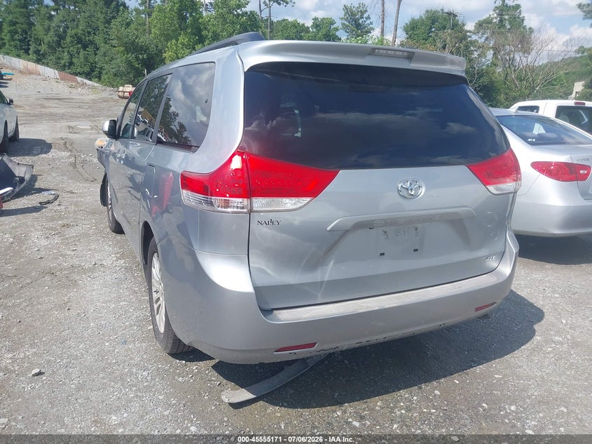 2014 TOYOTA SIENNA auction photo 3