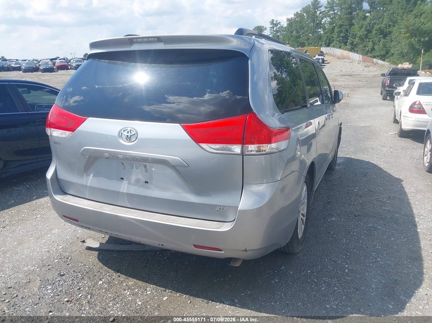 2014 TOYOTA SIENNA auction photo 4