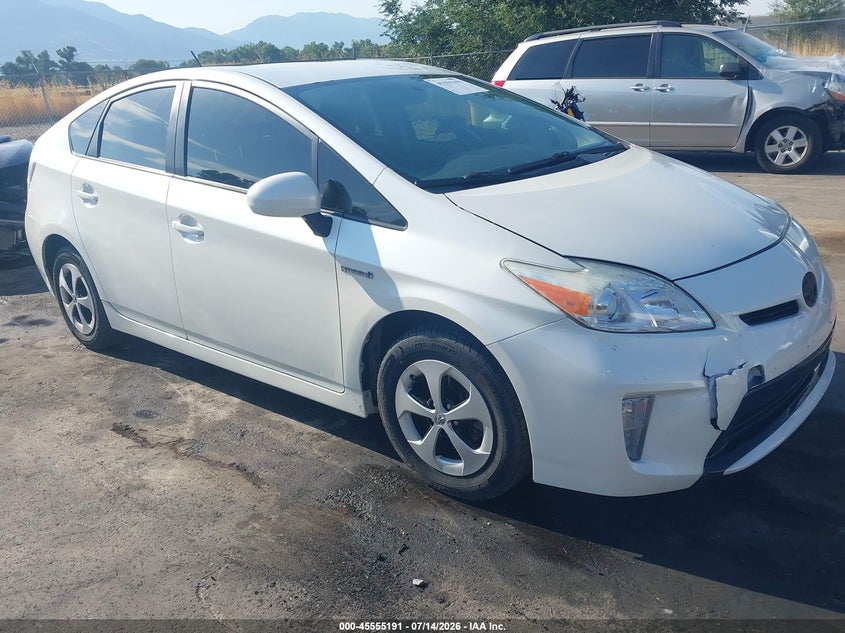 2015 TOYOTA PRIUS auction photo 1