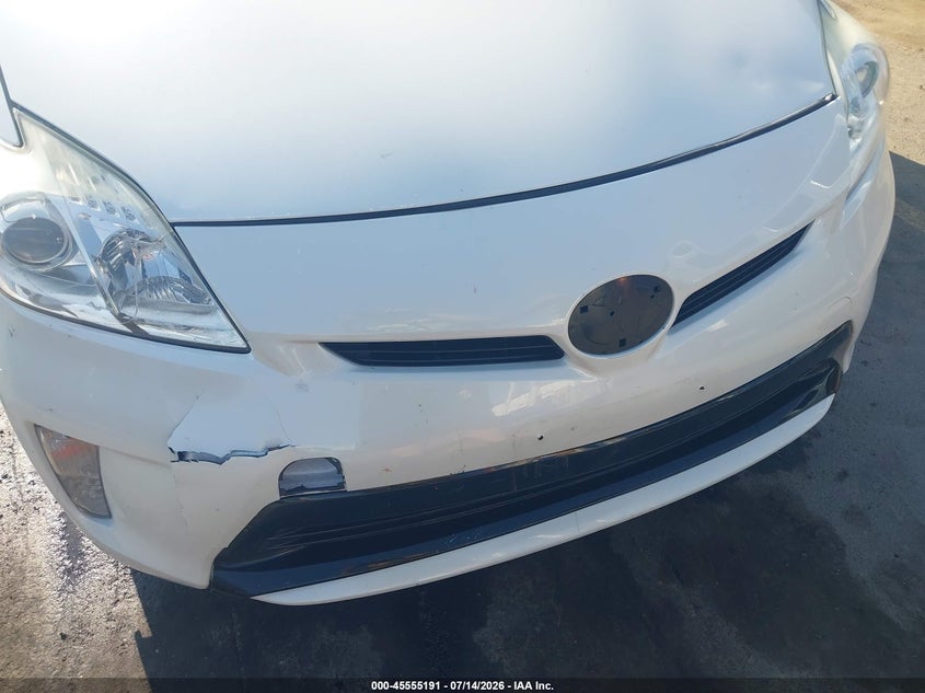 2015 TOYOTA PRIUS auction photo 6