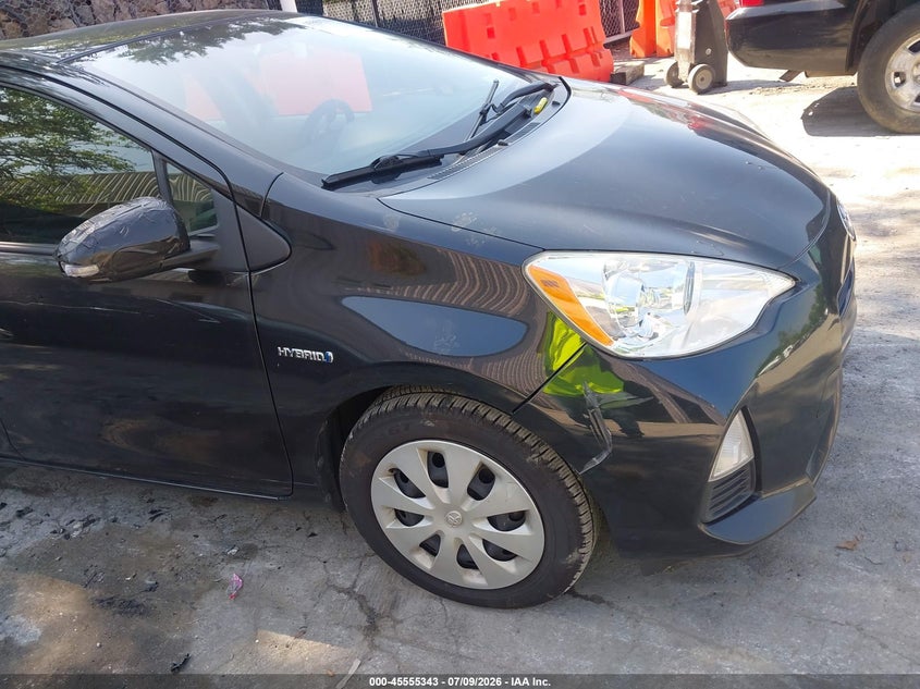 2014 TOYOTA PRIUS C auction photo 6