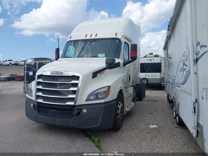 3AKJHHDRXJSJW3546 2018 Freightliner New Cascadia 126 photo 1
