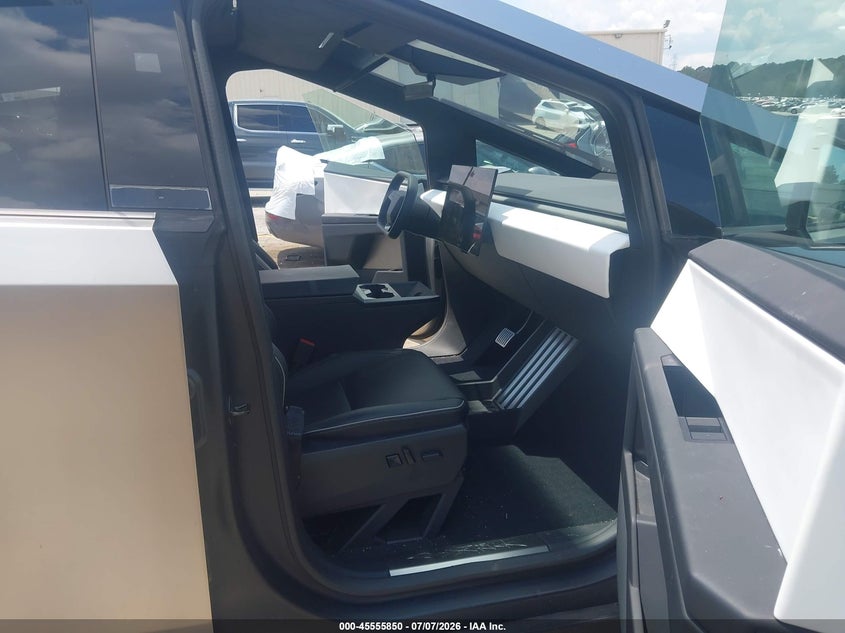2024 TESLA CYBERTRUCK auction photo 5