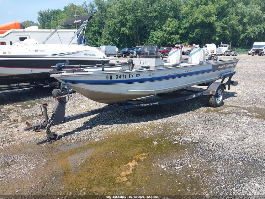 1993 BASSTRACKER 17' auction photo 2