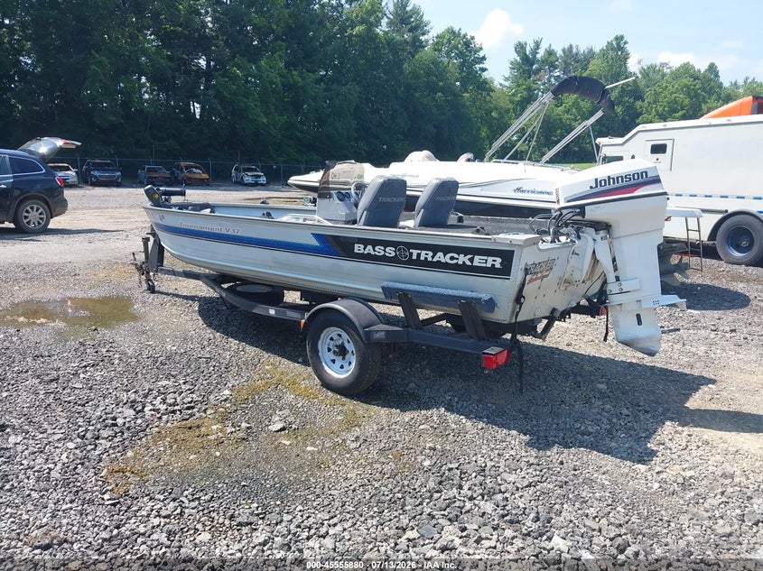1993 BASSTRACKER 17' auction photo 3