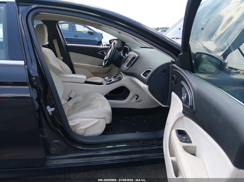 2015 CHRYSLER 200 auction photo 5