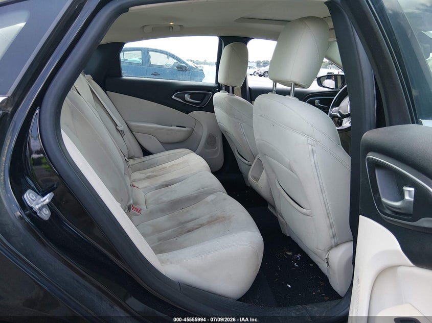 2015 CHRYSLER 200 auction photo 8