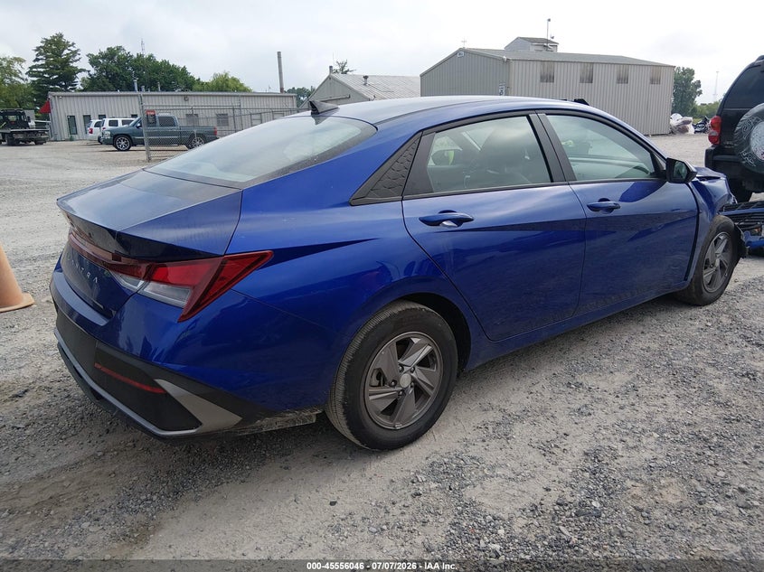 2025 HYUNDAI ELANTRA auction photo 4