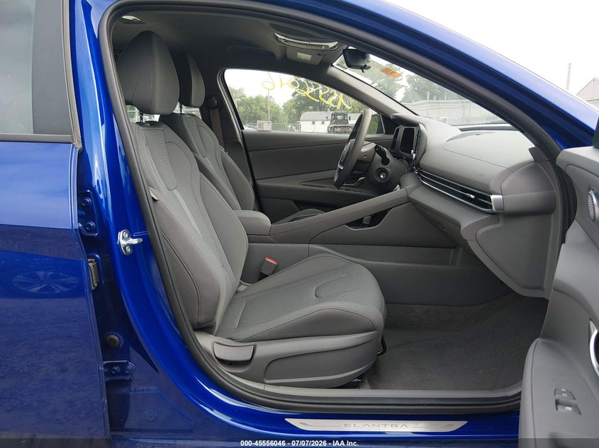 2025 HYUNDAI ELANTRA auction photo 5