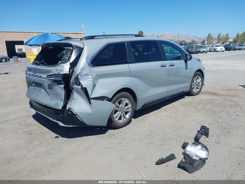 2023 TOYOTA SIENNA auction photo 4