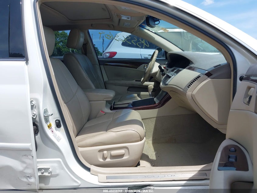 2010 TOYOTA AVALON auction photo 5