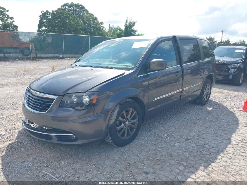 2015 CHRYSLER TOWN & COUNTRY auction photo 2