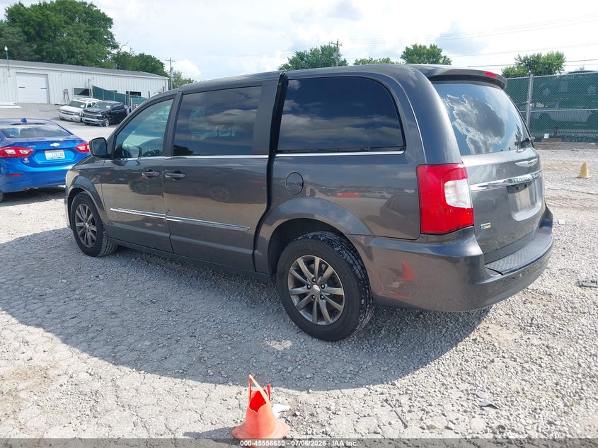 2015 CHRYSLER TOWN & COUNTRY auction photo 3