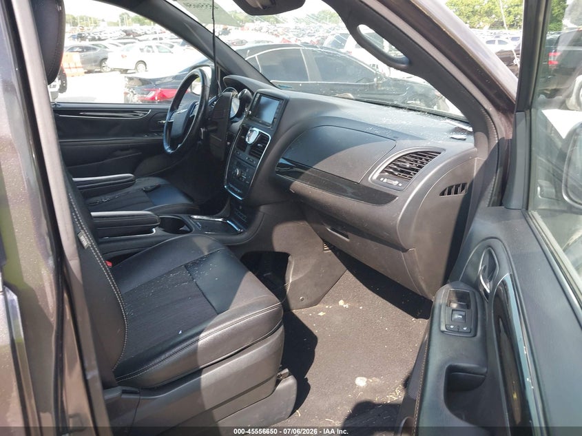 2015 CHRYSLER TOWN & COUNTRY auction photo 5