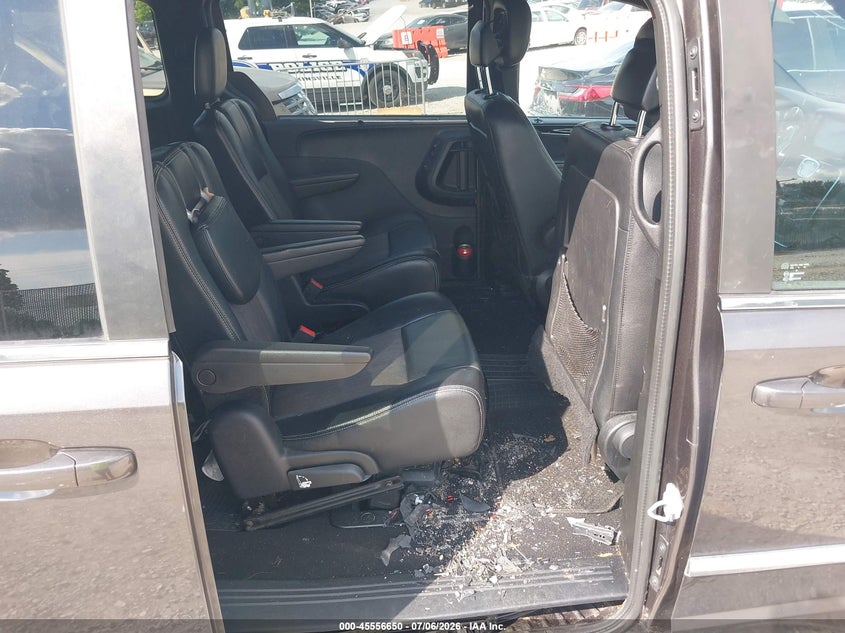 2015 CHRYSLER TOWN & COUNTRY auction photo 8