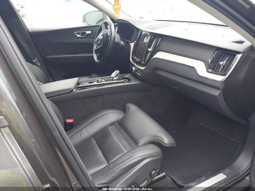 2022 VOLVO XC60 auction photo 5