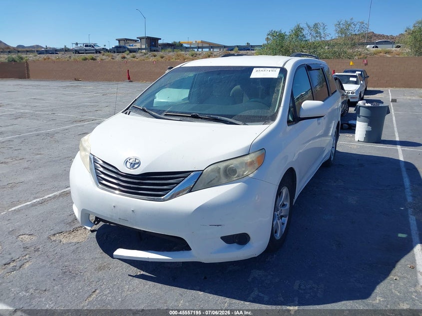 2011 Toyota Sienna Le V6 5TDKK3DC7BS018472 photo 1