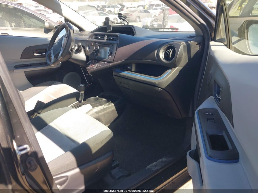 2013 TOYOTA PRIUS C auction photo 5