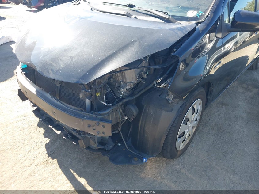 2013 TOYOTA PRIUS C auction photo 6