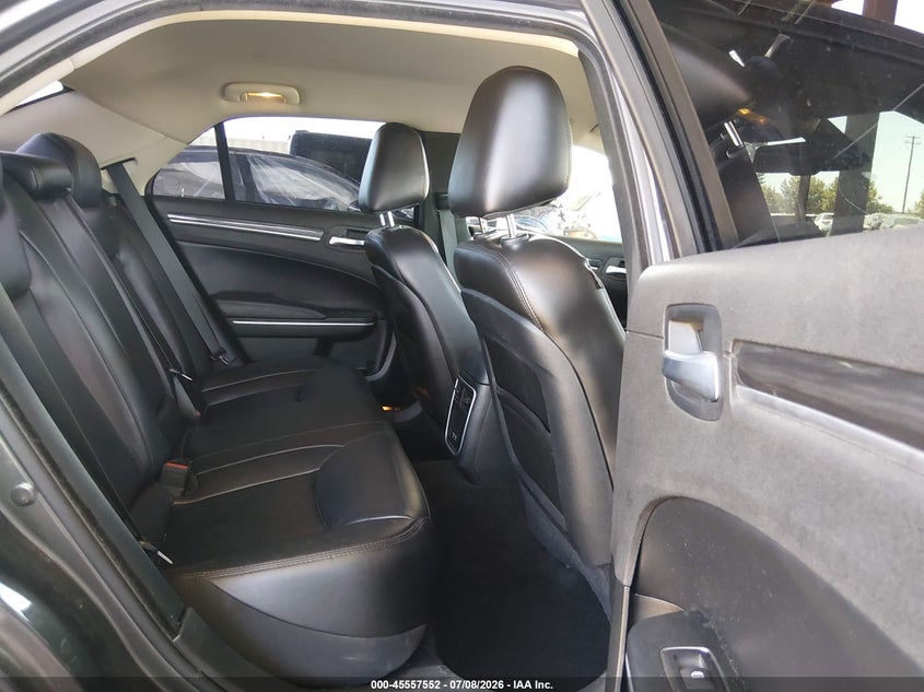 Фото 8 - CHRYSLER 300