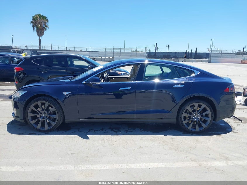 2013 Tesla Model S VIN: 5YJSA1CN8DFP28983 Lot: 45557638