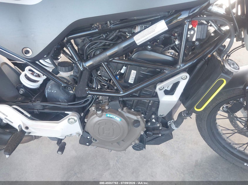 2020 Husqvarna Vitpilen 401/Svartpilen 401 VIN: MD2JUJ402LC262480 Lot: 45557763