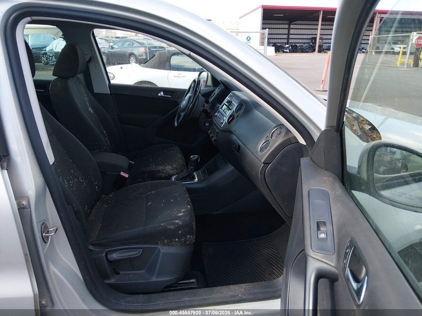 2013 VOLKSWAGEN TIGUAN auction photo 5