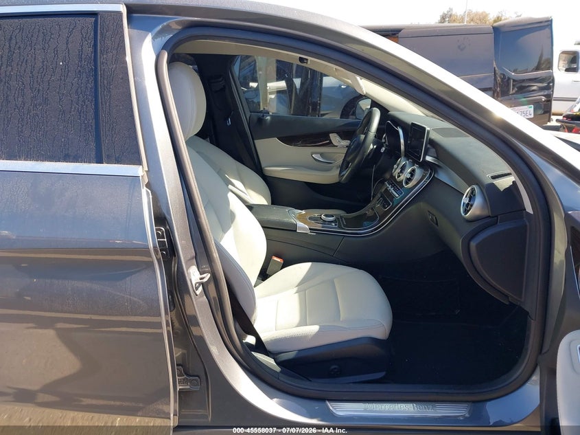 2017 MERCEDES-BENZ C 300 auction photo 5