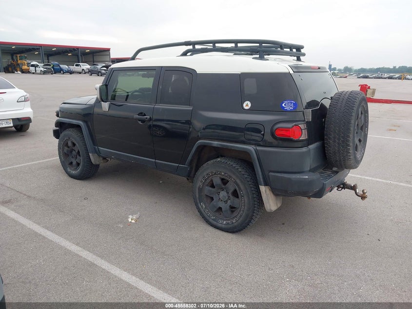 Фото 3 - TOYOTA FJ CRUISER