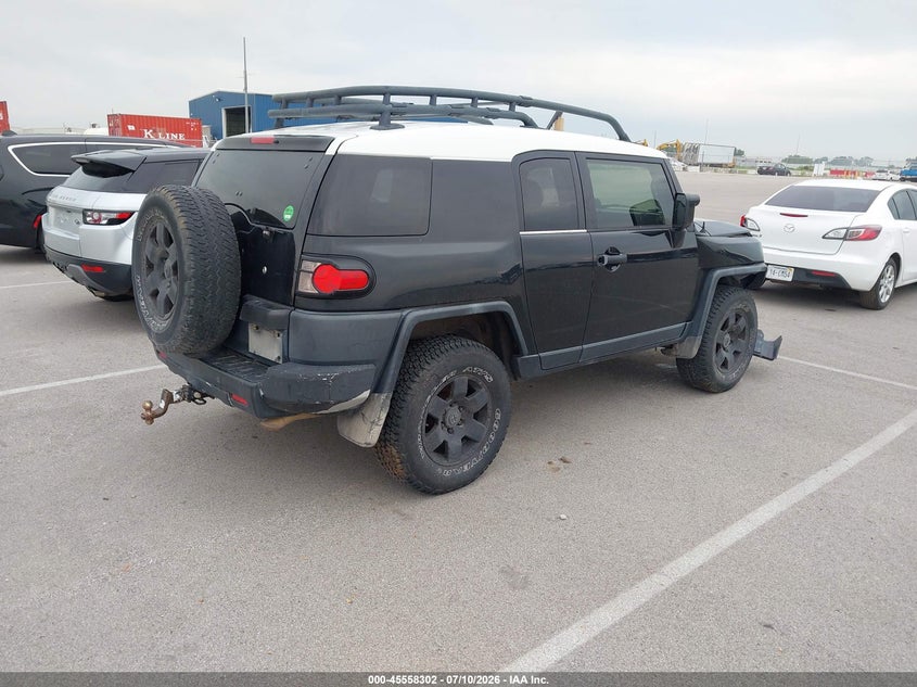 Фото 4 - TOYOTA FJ CRUISER