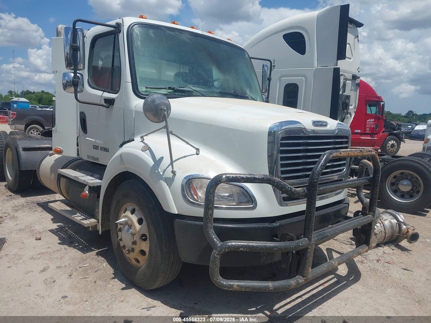 2015 FREIGHTLINER M2 auction photo 1