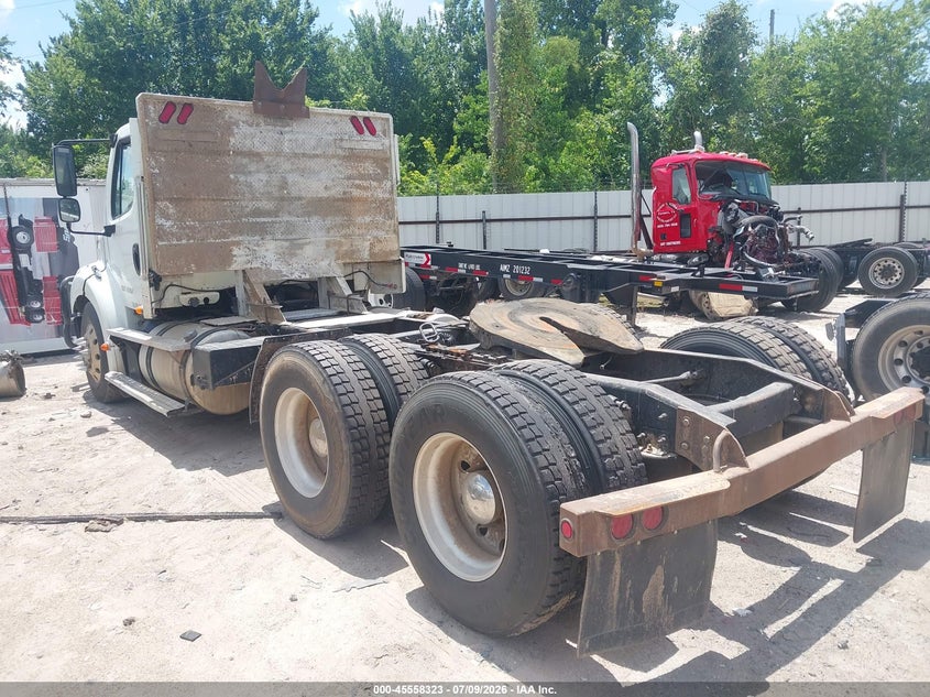 2015 FREIGHTLINER M2 auction photo 3