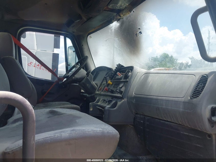 2015 FREIGHTLINER M2 auction photo 5