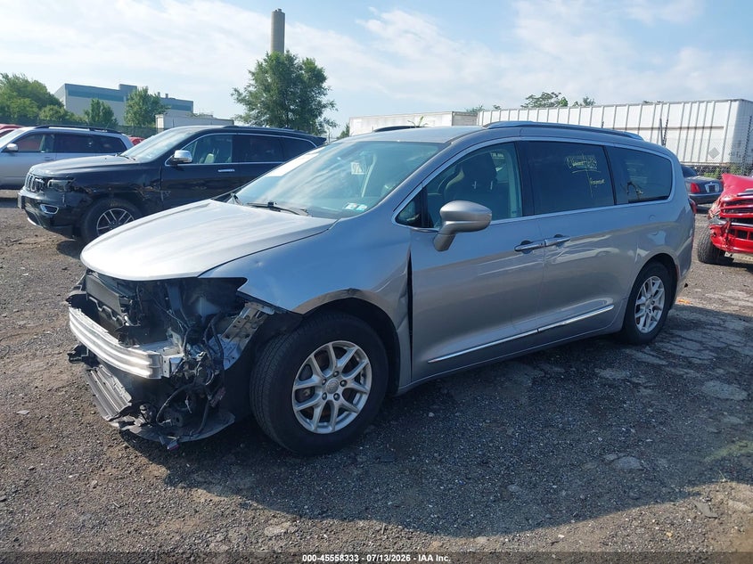 2020 CHRYSLER PACIFICA auction photo 2
