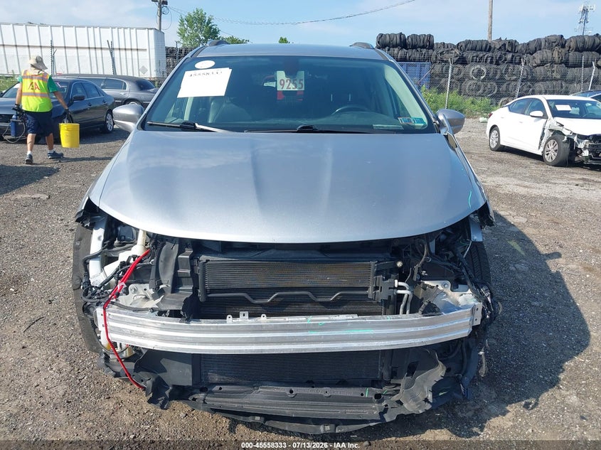 2020 CHRYSLER PACIFICA auction photo 6