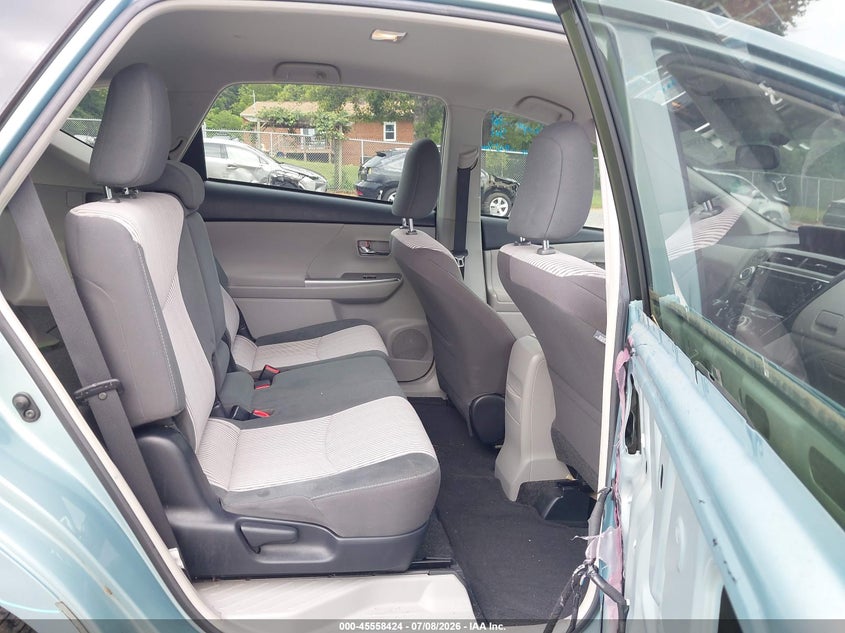 2015 TOYOTA PRIUS V auction photo 8