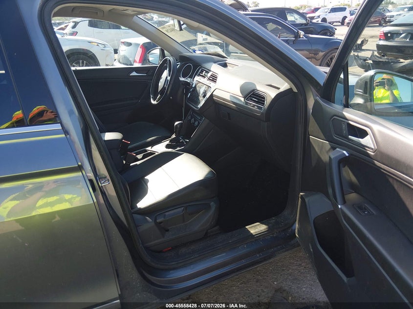 2020 VOLKSWAGEN TIGUAN auction photo 5