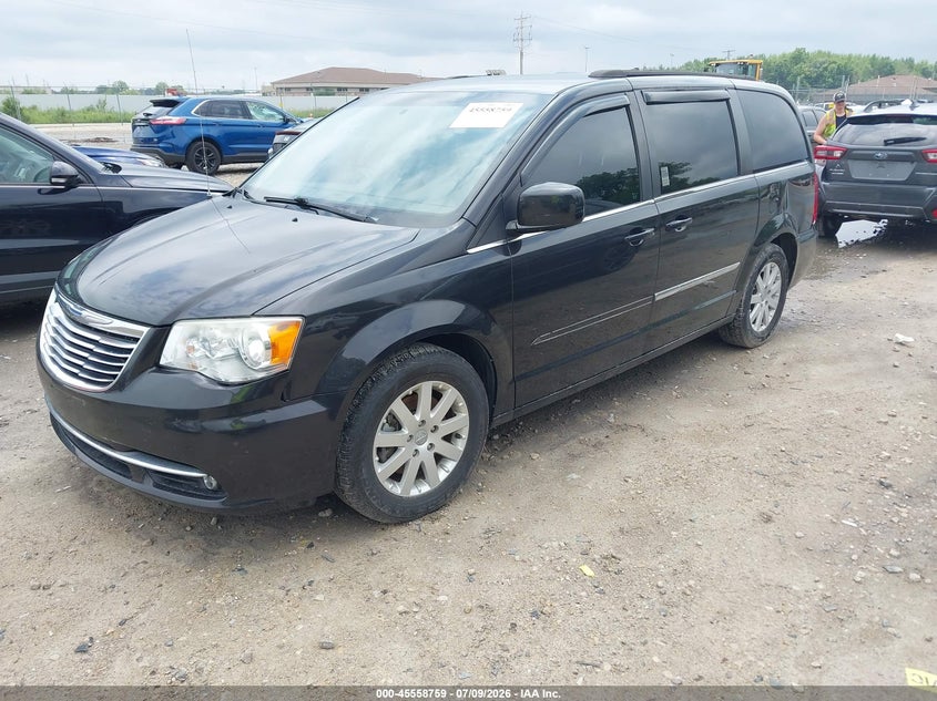 2015 CHRYSLER TOWN & COUNTRY auction photo 2