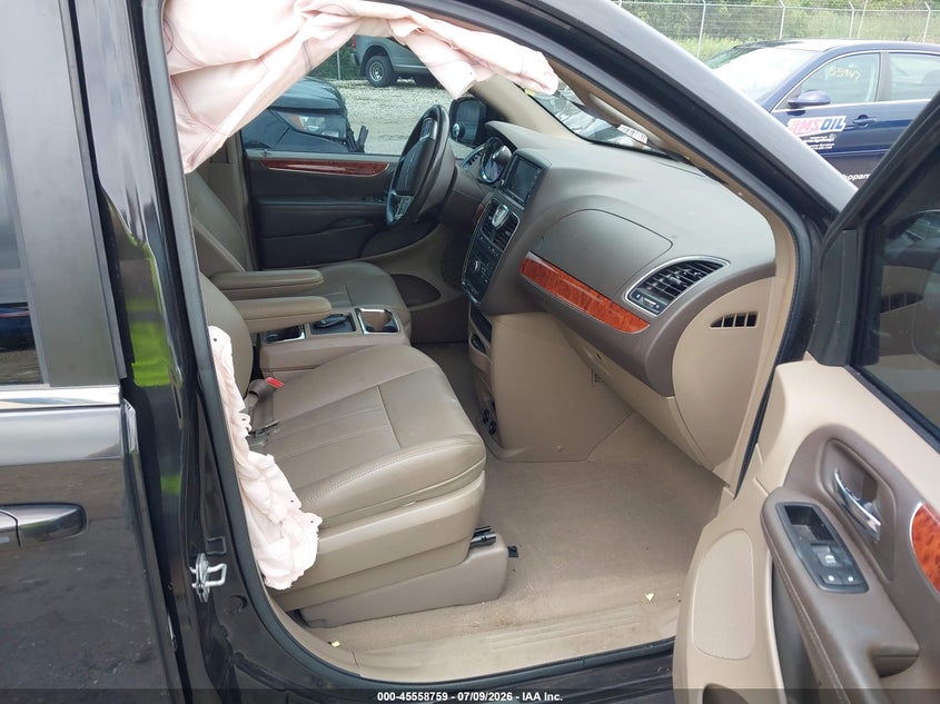 2015 CHRYSLER TOWN & COUNTRY auction photo 5