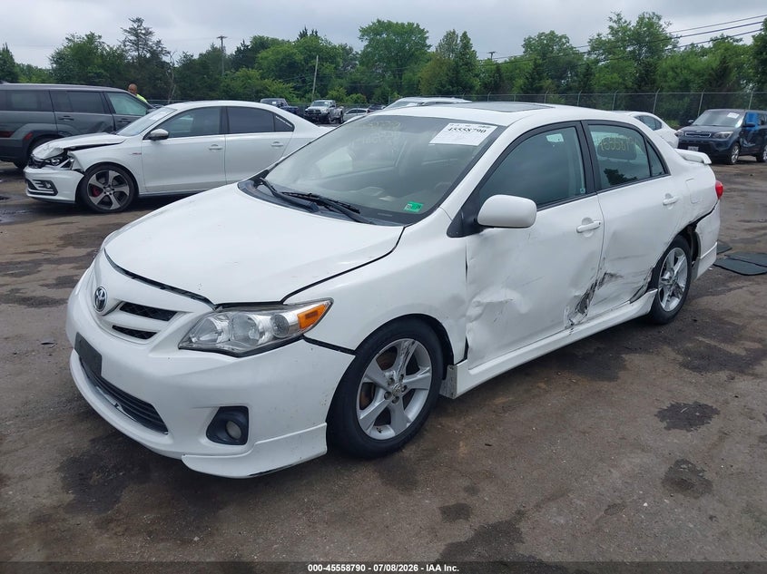 2013 TOYOTA COROLLA auction photo 2