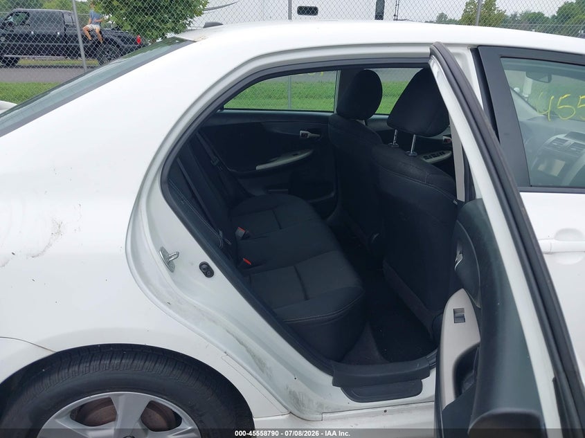 2013 TOYOTA COROLLA auction photo 8