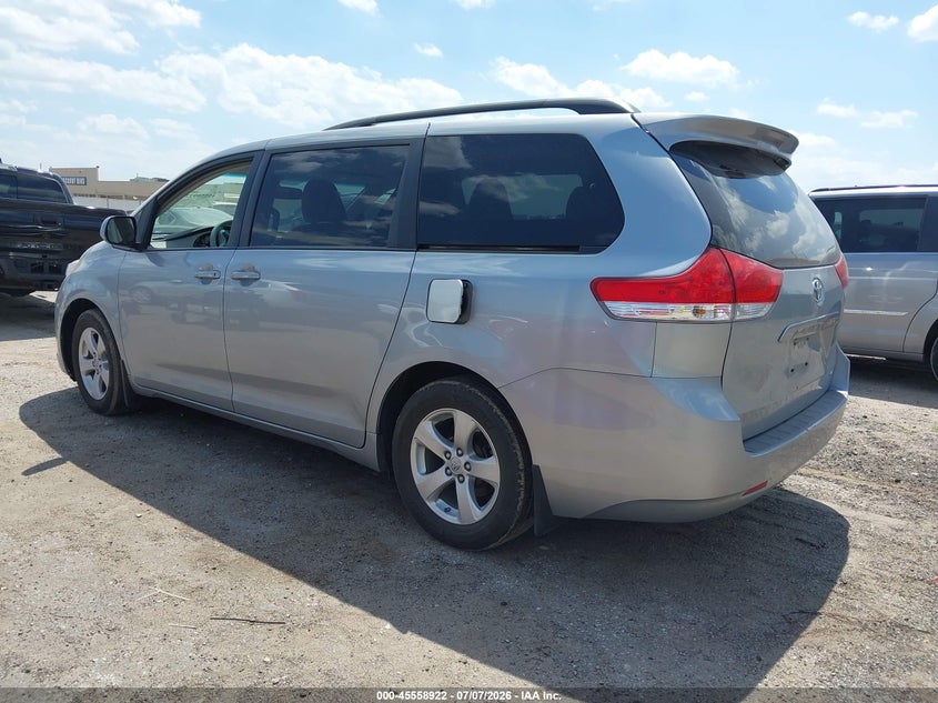 2014 TOYOTA SIENNA auction photo 3
