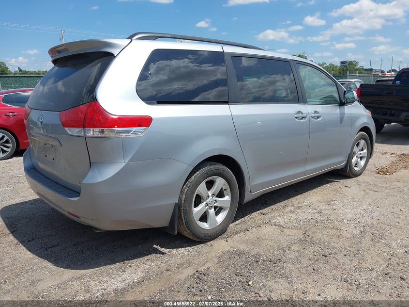 2014 TOYOTA SIENNA auction photo 4