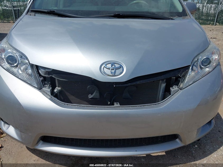 2014 TOYOTA SIENNA auction photo 6