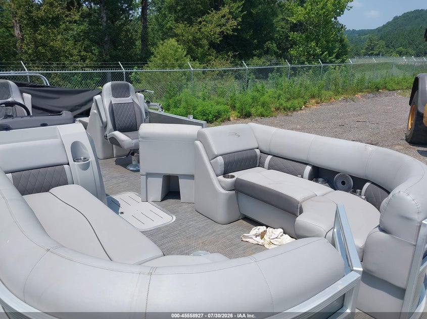2020 BENNINGTON PONTOON auction photo 8