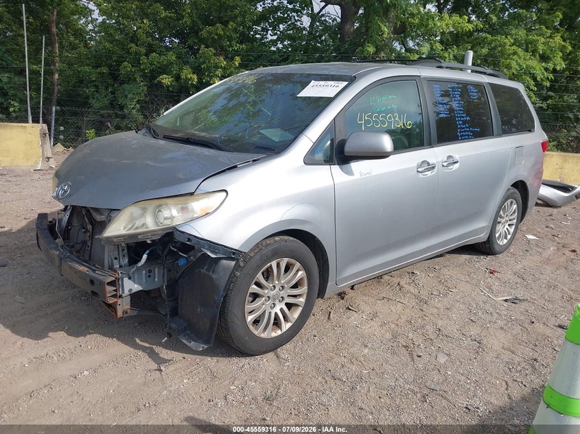 2015 Toyota Sienna, Front End, IAAI, VIN 5TDYK3DC4FS539844 — photo 2