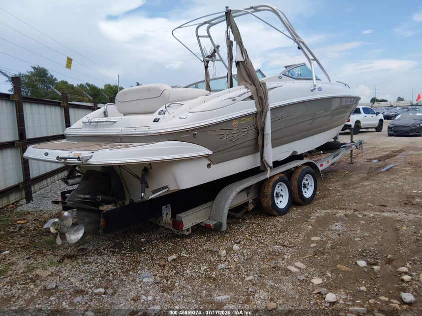 2004 CROWNLINE 26' auction photo 3