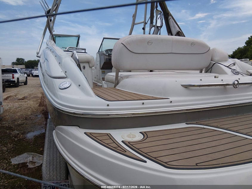 2004 CROWNLINE 26' auction photo 4