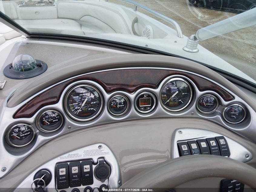 2004 CROWNLINE 26' auction photo 7