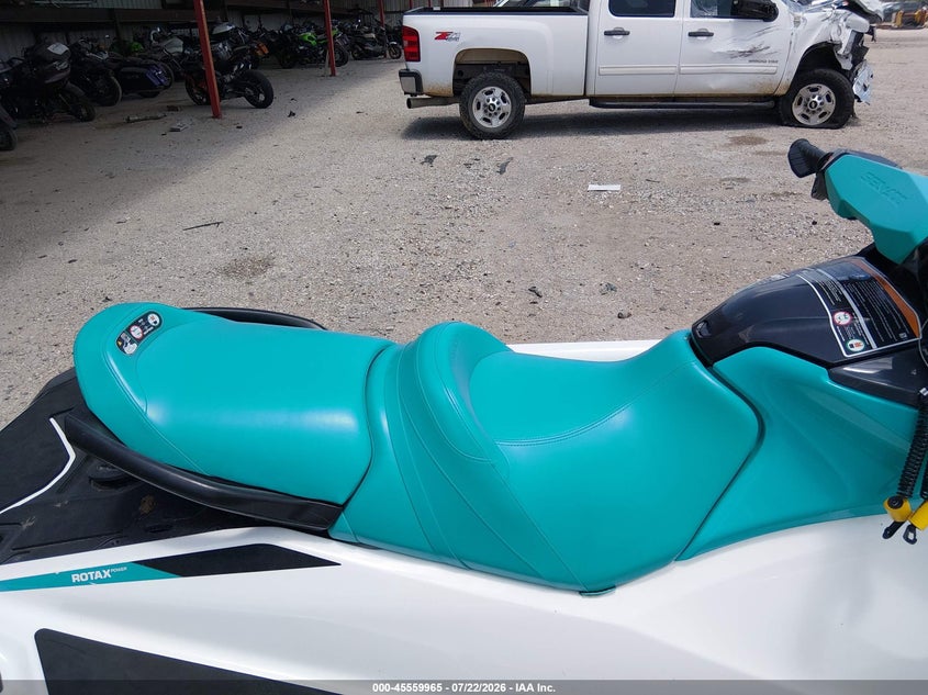 2021 SEA DOO BOMBARDIER CANA auction photo 5